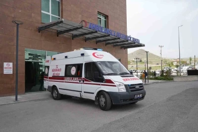 Niğde&rsquo;de otomobil ile kamyonet &ccedil;arpıştı: 7 Yaralı
