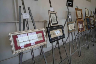 Niğde&rsquo;de "Sanatın Diliyle Değerlerimiz" sergisi a&ccedil;ıldı
