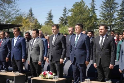 Niğde&rsquo;de &uuml;reticilere tohum ve &ccedil;ilek fidesi desteği: 522 &uuml;reticiye dağıtım yapıldı
