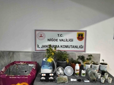 Niğde&rsquo;de yasadışı kenevir yetiştirenlere operasyon
