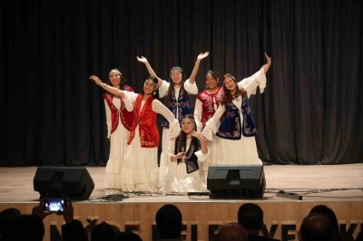 Niğde&rsquo;deki Nevruz etkinliklerinde T&uuml;rk d&uuml;nyası ezgileri sahnelendi
