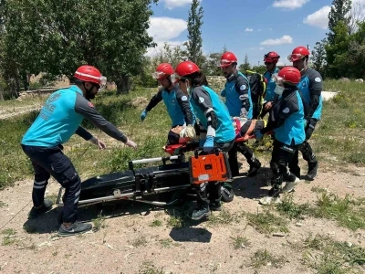 Niğde UMKE personeli medikal kurtarma uygulamaları eğitimini tamamladı
