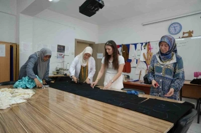 Niğdeli kursiyerler Gazzeli çocuklar için binlerce kıyafet dikti
