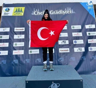 Niğdeli sporcu Ebru Tuncer&rsquo;den &ccedil;ifte gurur
