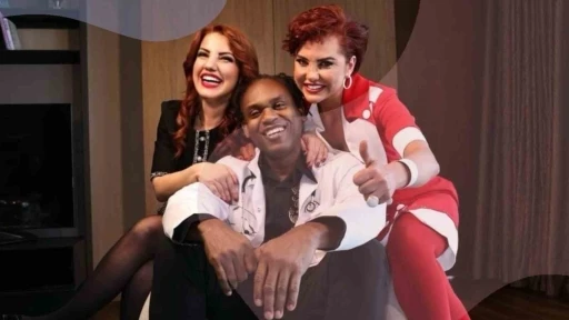 Nijeryalı &uuml;nl&uuml; m&uuml;zisyen Dr. Alban İstanbul&rsquo;a geldi: Lahmacun ve &ccedil;iğ k&ouml;fteyle karşılandı
