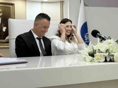 Nikah salonlarında &lsquo;14 Şubat&rsquo; yoğunluğu: 14 &ccedil;ift &lsquo;Sevgililer G&uuml;n&uuml;&rsquo;nde evlendi
