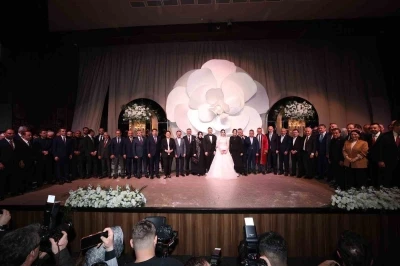 Nikah t&ouml;reni siyaset camiasını bir araya getirdi
