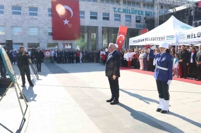 Nil&uuml;fer, 19 Mayıs&rsquo;ı Cumhuriyet Meydanı&rsquo;nda karşıladı
