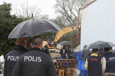 Nil&uuml;fer Belediyesi ka&ccedil;ak yapılarla m&uuml;cadelede kararlı
