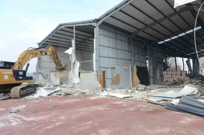 Nil&uuml;fer&rsquo;de 2 ka&ccedil;ak yapı yıkıldı
