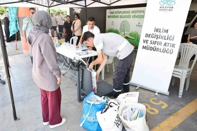 Nil&uuml;fer&rsquo;de atık kağıtları getiren hediye kazanıyor
