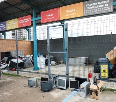 Nil&uuml;fer&rsquo;de elektronik atıklar kontroll&uuml; şekilde toplanıyor

