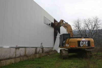 Nil&uuml;fer&rsquo;de iki ka&ccedil;ak iş yeri yıkıldı
