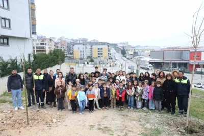 Nil&uuml;fer&rsquo;de minikler doğa i&ccedil;in fidan dikti
