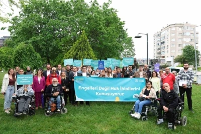 Nil&uuml;fer&rsquo;de sloganlar engelleri aşmak i&ccedil;in y&uuml;kseldi
