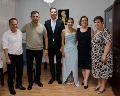 Nişan yüzüklerini Başkan Günel taktı
