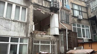 Nişantaşı&rsquo;nda binanın duvarı &ccedil;&ouml;kt&uuml;: Mahalleli deprem oldu zannetti
