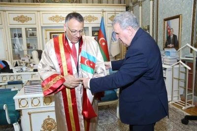 Nobel &ouml;d&uuml;ll&uuml; Aziz Sancar&rsquo;ın ardından Rekt&ouml;r G&uuml;rel&rsquo;e de fahri profes&ouml;rl&uuml;k unvanı verildi
