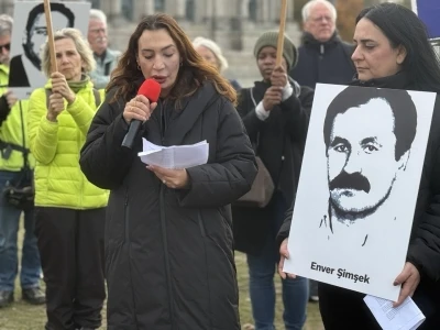 NSU kurbanlarının çocukları 150 bini aşkın imzayı Alman Meclisine teslim etti
