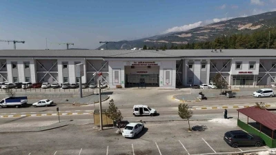 Nurdağı&rsquo;nda &ccedil;elik konstr&uuml;ksiyonlu hastane 9 ayda tamamlandı, deprem b&ouml;lgesine nefes oldu
