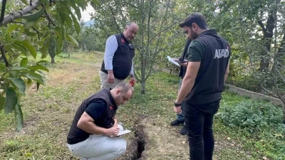 Obrukların oluştuğu, duvarların çatladığı Eğirdir’de AFAD incelemeleri sürüyor
