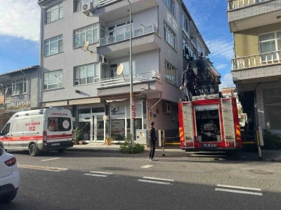 Ocak açık unutuldu, ekipler eve pencereden girdi
