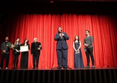&Ouml;d&uuml;l&uuml;n&uuml; M&uuml;jdat Gezen&rsquo;den alan Binnur Kaya g&ouml;zyaşını tutamadı: &lsquo;R&uuml;yada gibiyim&rsquo;
