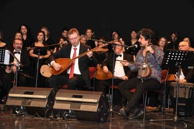 &lsquo;Odunpazarı Halk Eğitimi Merkezi T&uuml;rk Halk M&uuml;ziği Korosu 52. Yıl Sanat Gecesi Konseri&rsquo; yoğun ilgi g&ouml;rd&uuml;

