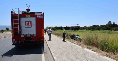 Oğlunu hastaneye g&ouml;t&uuml;r&uuml;rken kaza yaptı: 2 yaralı
