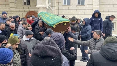 Oğlunun acısına y&uuml;reği dayanamayan anne son yolculuğuna uğurlandı
