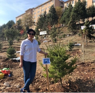 Oğlunun acısına y&uuml;reği dayanmadı: Mezar başında kalp krizi ge&ccedil;iren anne hayatını kaybetti

