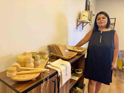 Oğlunun alerjisi, balmumundan gıda saklama bezleri üretmeye sevk etti
