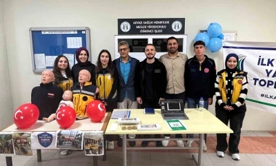 Öğrenci toplulukları stantlarda çalışmalarını tanıttı
