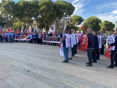 Öğrenci ve akrabalarından öğretmene çirkin saldırı
