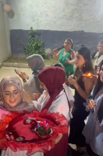 &Ouml;ğrenci Yurdunda Mezuniyet Kınası Coşkusu
