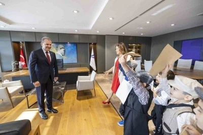 Öğrenciler, cumhuriyet coşkusunu Başkan Seçer’le paylaştı
