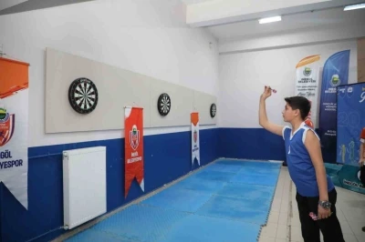 &Ouml;ğrenciler dart turnuvasında kıyasıya m&uuml;cadele etti
