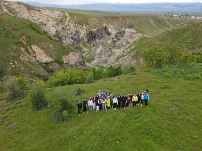 &Ouml;ğrenciler Kızılağa&ccedil; Kanyonu&rsquo;nda doğa y&uuml;r&uuml;y&uuml;ş&uuml; yaptı
