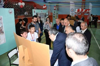 &Ouml;ğrenciler projelerini &rsquo;Bilim Fuarı&rsquo;nda tanıttı
