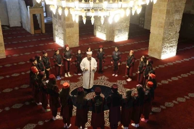 &Ouml;ğrenciler, Ramazan coşkusunu sokaklara taşıdı
