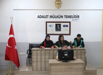 &Ouml;ğrenciler Temsili Duruşma Salonunda Hukuku &Ouml;ğreniyor