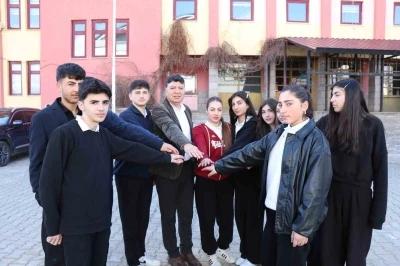 &Ouml;ğrenciler, &rsquo;zimem defteri&rsquo; geleneğiyle bor&ccedil;ları &ouml;dedi
