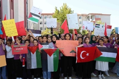 Öğrencilerden Filistin için farkındalık etkinliği
