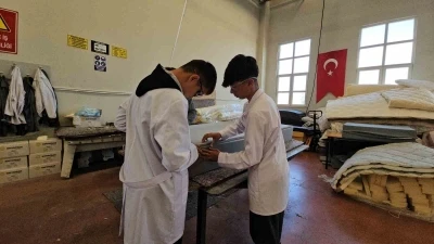 Öğrencilerden Gazze’ye yardım eli: Okulda yaptıkları yatakları Gazze’ye gönderdi
