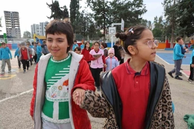 &Ouml;ğrencilerden g&ouml;n&uuml;llere dokunan iyilik seferberliği
