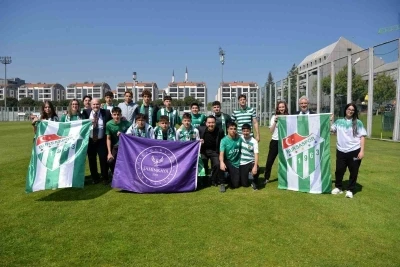 &Ouml;ğrencilerden şampiyonu ziyaret
