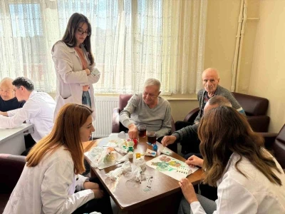 Öğrencilerden yaşlılar için anlamlı etkinlik
