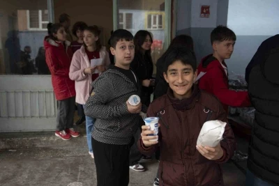 &Ouml;ğrencilere 23 Nisan&rsquo;da d&ouml;ner ikramı
