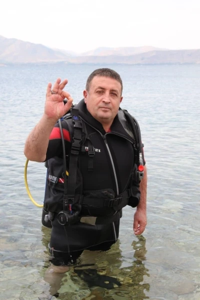 Öğrencilere deniz bilimi ve su altı araştırmaları eğitimi
