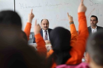 &Ouml;ğrencilere kendi hikayesini anlattı